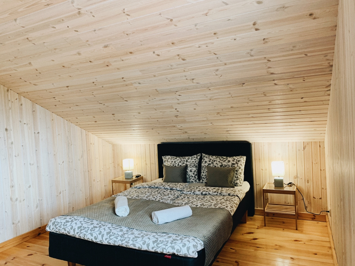 EEAB5348-AD57-4CB6-957B-64EE1BCEFDDF                                         